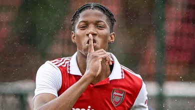 Manchester United &lsquo;rouba&rsquo; atacante do Arsenal que marcou 10 gols em jogo contra o Liverpool