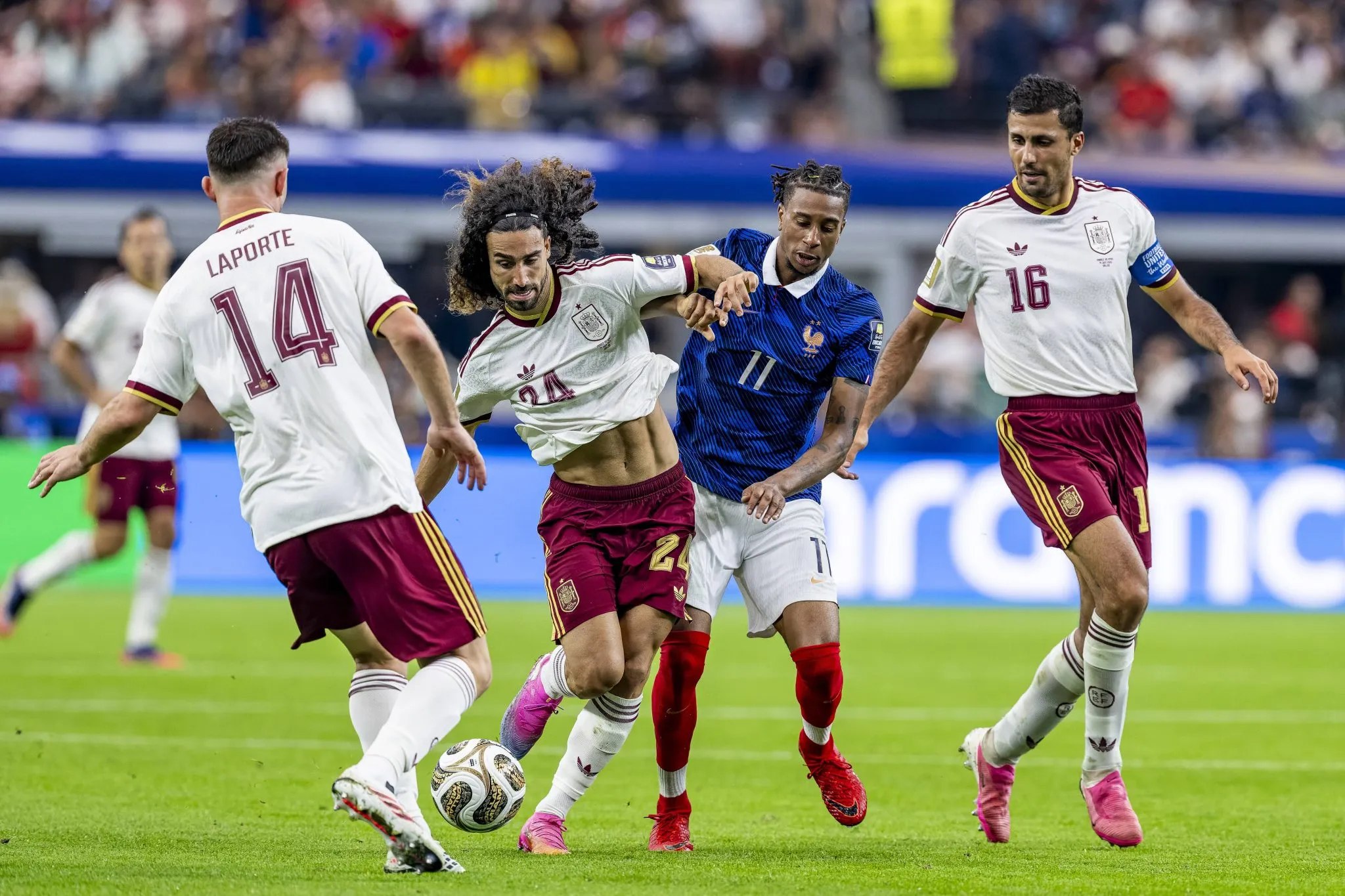 Jogo entre Espanha e Fran&ccedil;a na semifinal da Copa do Mundo