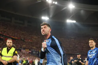 Her&oacute;i improv&aacute;vel decide t&iacute;tulo nos p&ecirc;naltis e Real Sociedad exp&otilde;e ferida de Simeone e Atl&eacute;tico