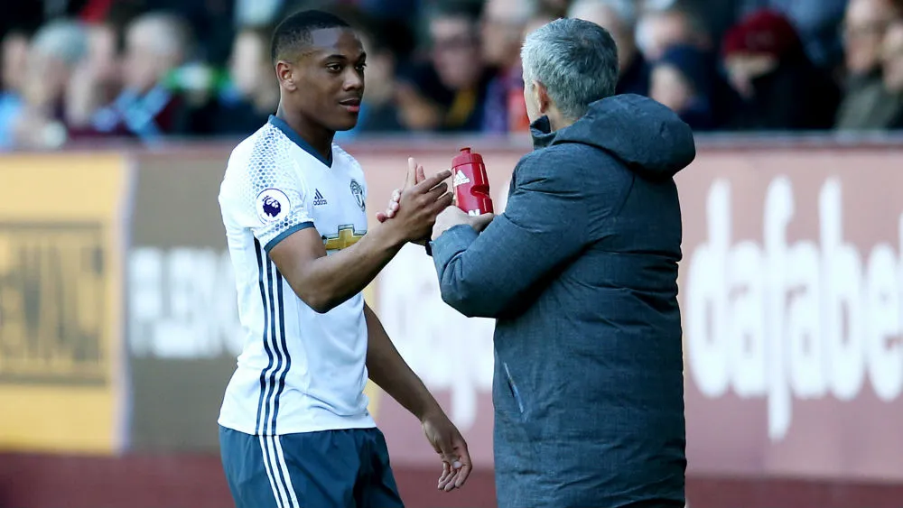 Gol de Martial contra o Burnley custou &euro; 10 milh&otilde;es ao United e valeu elogios de Mourinho