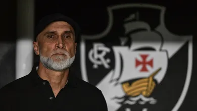 &lsquo;Sempre com as malas prontas&rsquo;: &Aacute;lvaro Pacheco j&aacute; responde sobre demiss&atilde;o no Vasco