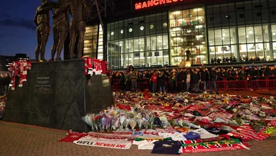 Manchester United x Manchester City: luto por Bobby Charlton esquenta rivalidade