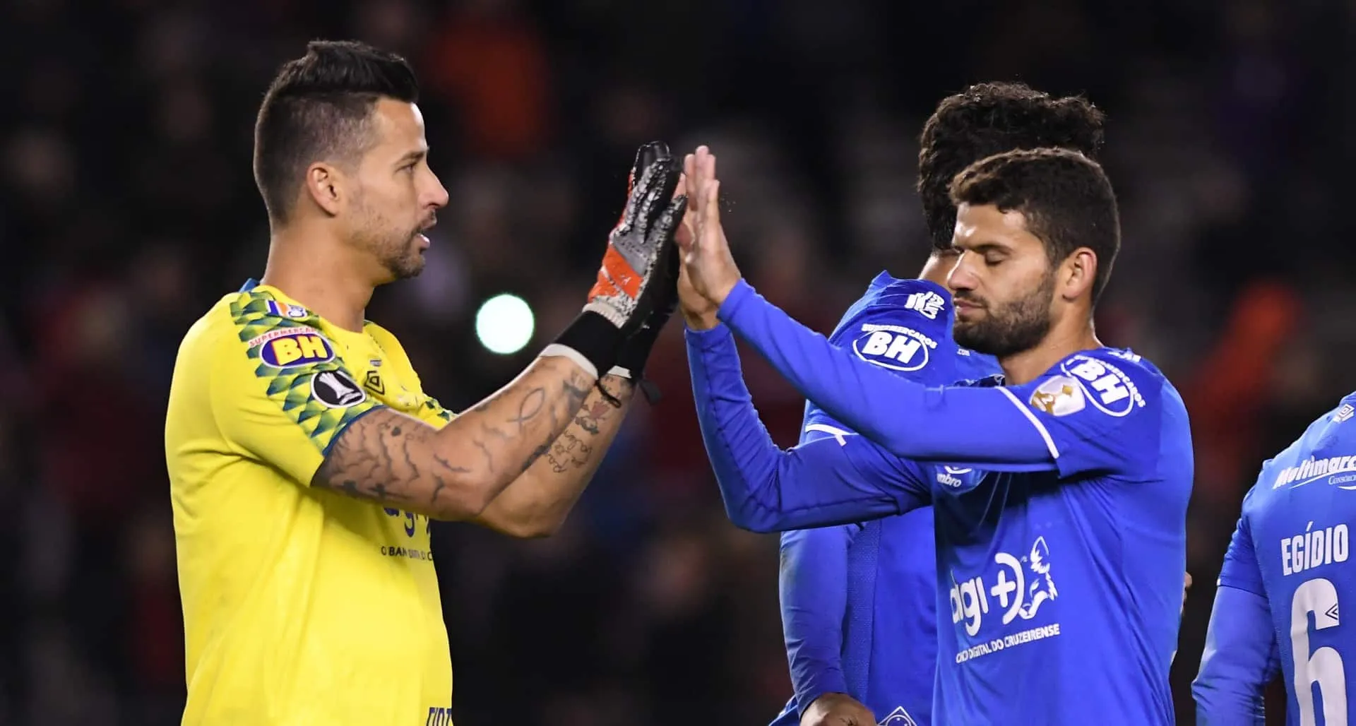 O p&ecirc;nalti miser&aacute;vel de Mat&iacute;as Su&aacute;rez garantiu um bem-vindo empate ao Cruzeiro no Monumental