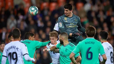 No rebote de uma cabe&ccedil;ada de Courtois, Benzema arrancou o empate para o Real Madrid no &uacute;ltimo ato