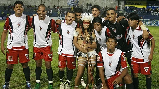 Jogadores do Gavi&atilde;o, na festa do acesso (Foto: Portal ORM)