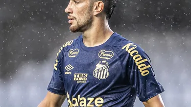 Pedrinho ou Patati: Carille tem mais um treino para definir o titular do Santos