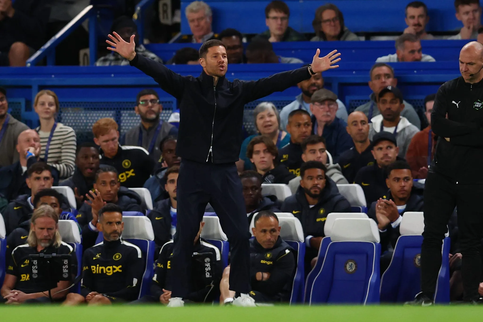 Xabi Alonso durante Chelsea 6 x 3 Leeds 