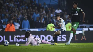 O Racing se reergueu no Cilindro e pulverizou o Atl&eacute;tico Nacional, numa grande reviravolta
