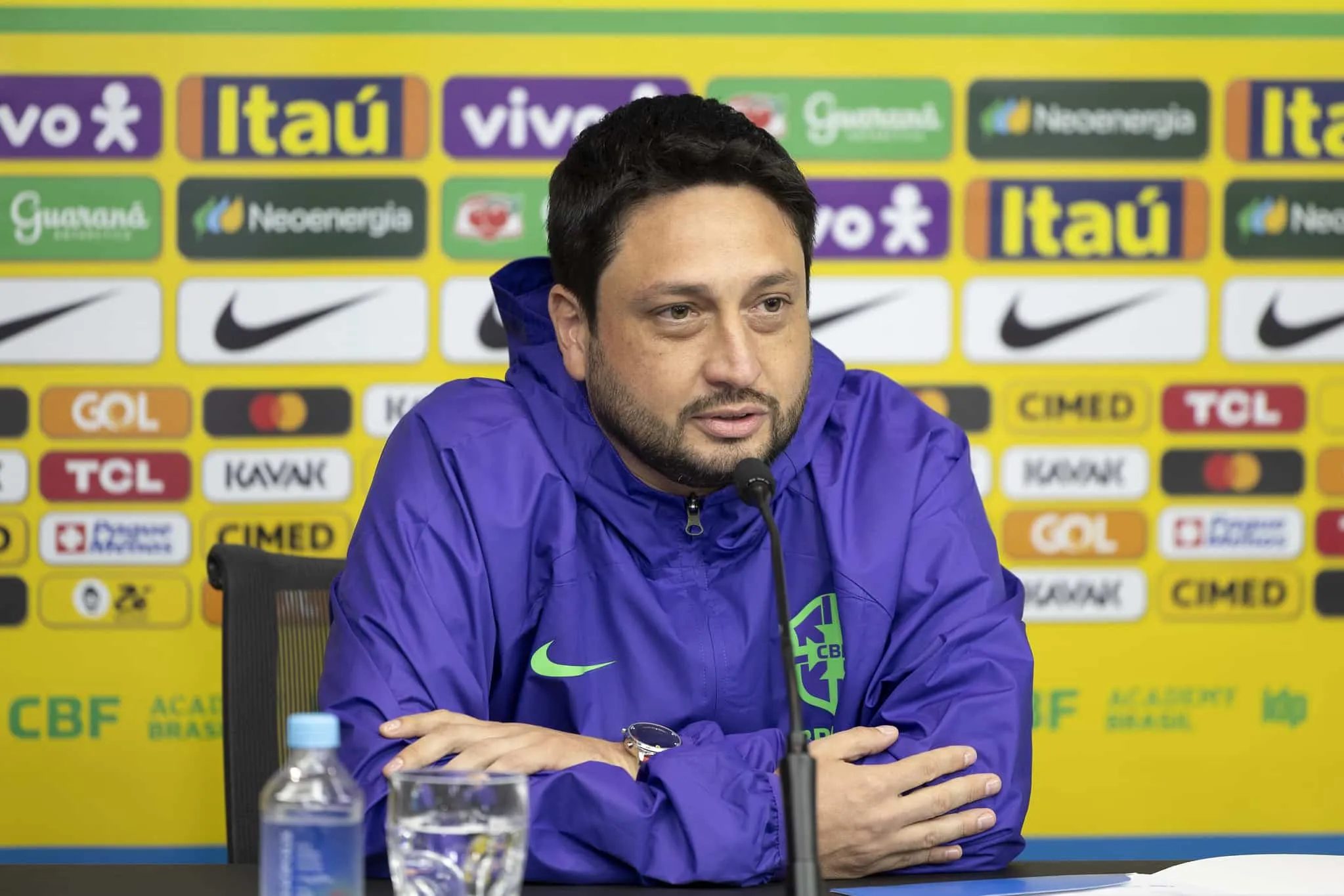 Arthur Elias mescla gera&ccedil;&otilde;es da Sele&ccedil;&atilde;o e honra promessa de jogo ofensivo em convoca&ccedil;&atilde;o