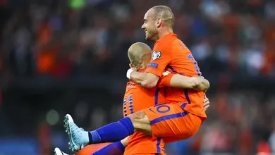 Com recorde de Sneijder, Holanda goleia Luxemburgo, mas situa&ccedil;&atilde;o ainda &eacute; delicada