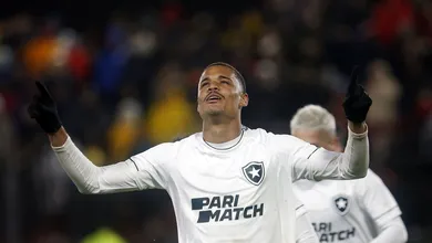 Vit&oacute;ria do Botafogo na Argentina tem John Textor na arquibancada; assista