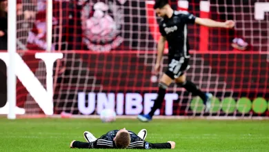 Ajax n&atilde;o consegue mais ganhar um jogo nem quando marca tr&ecirc;s gols