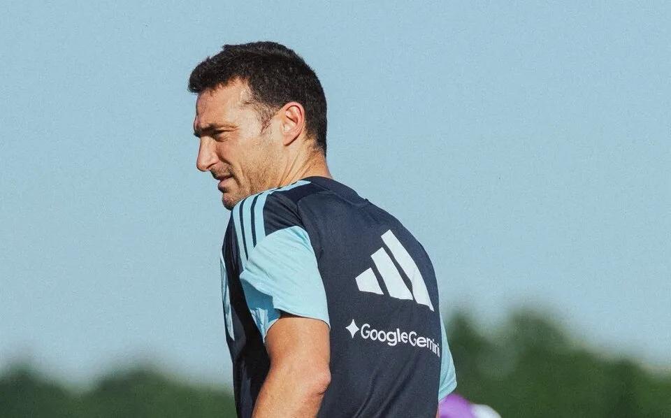 Scaloni em treino pela Argentina