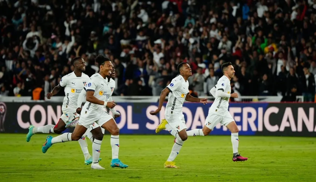 A LDU foi do c&eacute;u ao inferno nos acr&eacute;scimos, mas conseguiu seu &eacute;pico contra o &Ntilde;ublense
