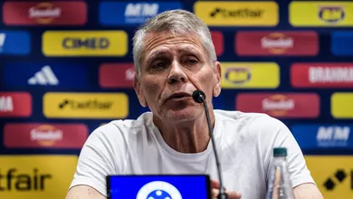 Em coletiva muito confusa, Paulo Autuori &eacute; apresentado como treinador do Cruzeiro