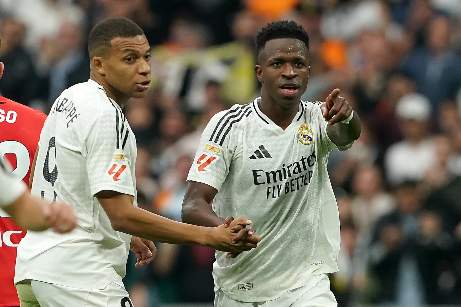 Vinicius Junior e Mbapp&eacute; com a camisa do Real Madrid (Foto: Imago)