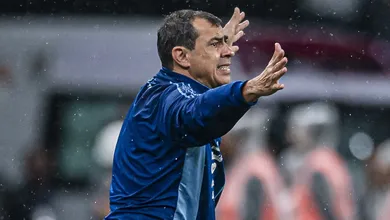Carille manda recado para rivais do Santos, que quer final na Capital