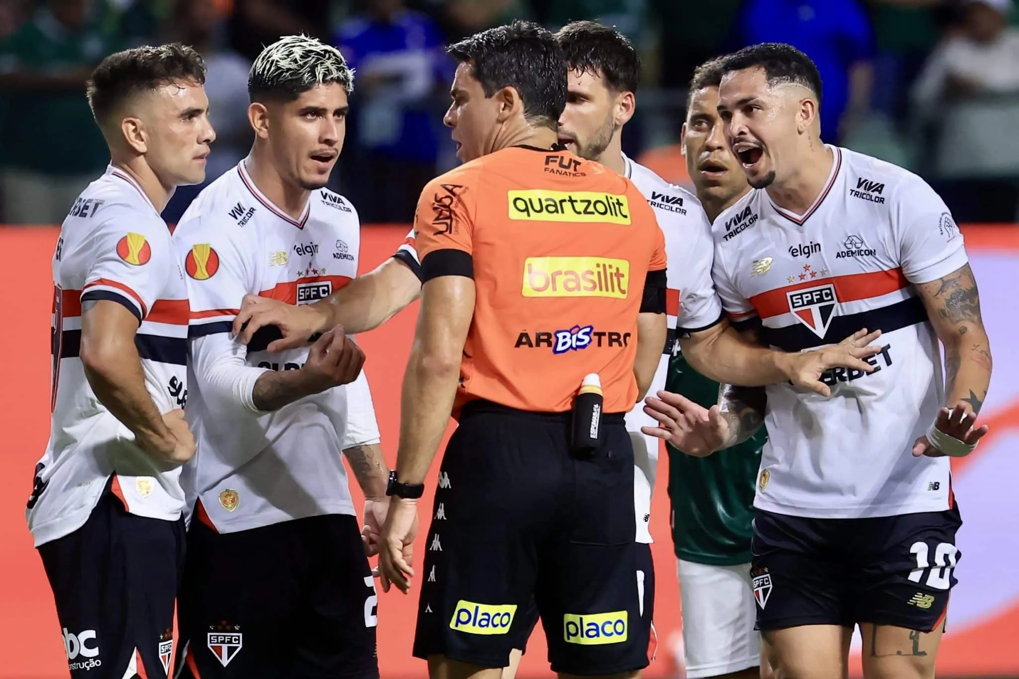 S&atilde;o Paulo at&eacute; pode reclamar de p&ecirc;nalti discut&iacute;vel, mas faltou repert&oacute;rio em elimina&ccedil;&atilde;o