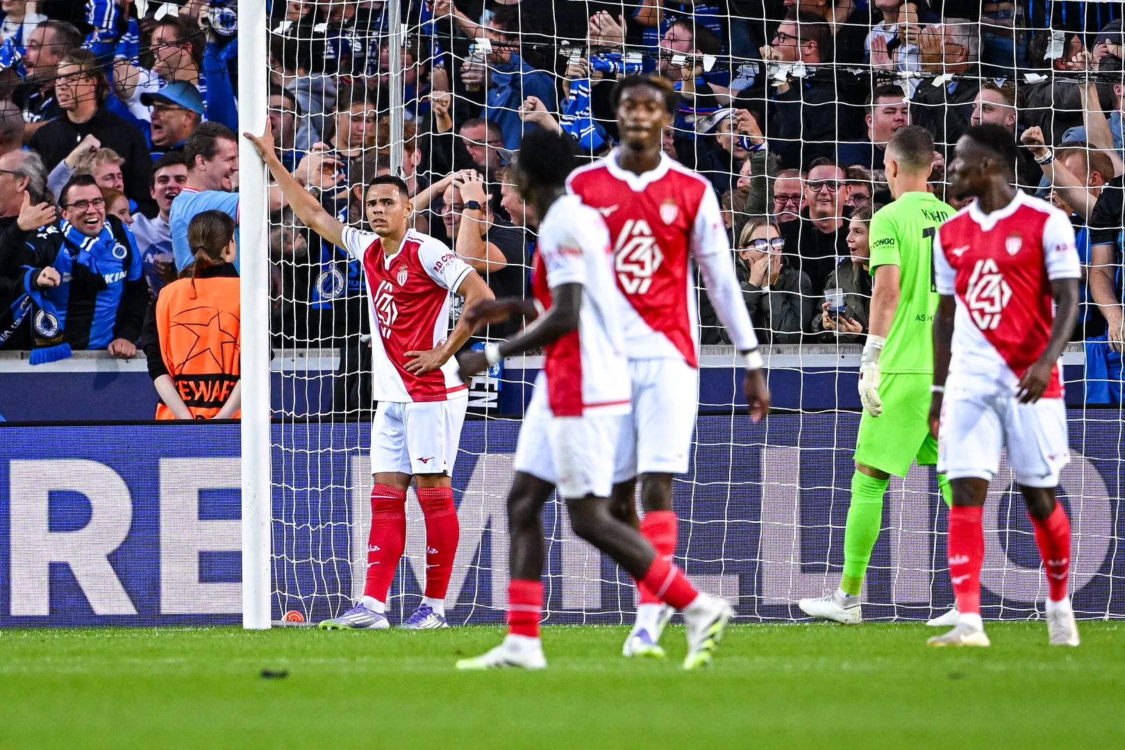 Vanderson durante derrota do Monaco para Club Brugge (Foto: Icon Sport)
