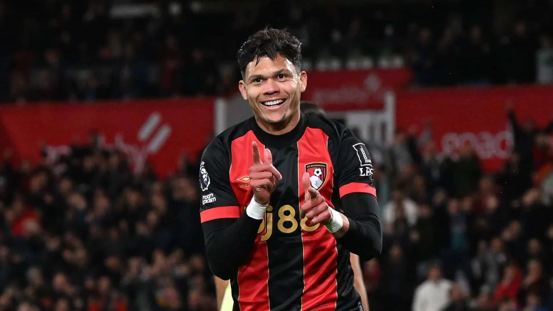 Al&ocirc;, Dorival? Evanilson desencanta na Premier League e ganha elogio de Bola de Ouro