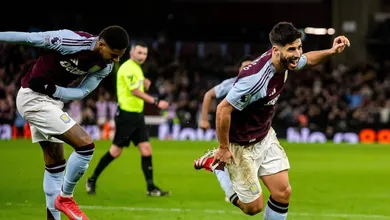Dupla de desprezados milion&aacute;rios salva Aston Villa e exp&otilde;e problema grave do Chelsea