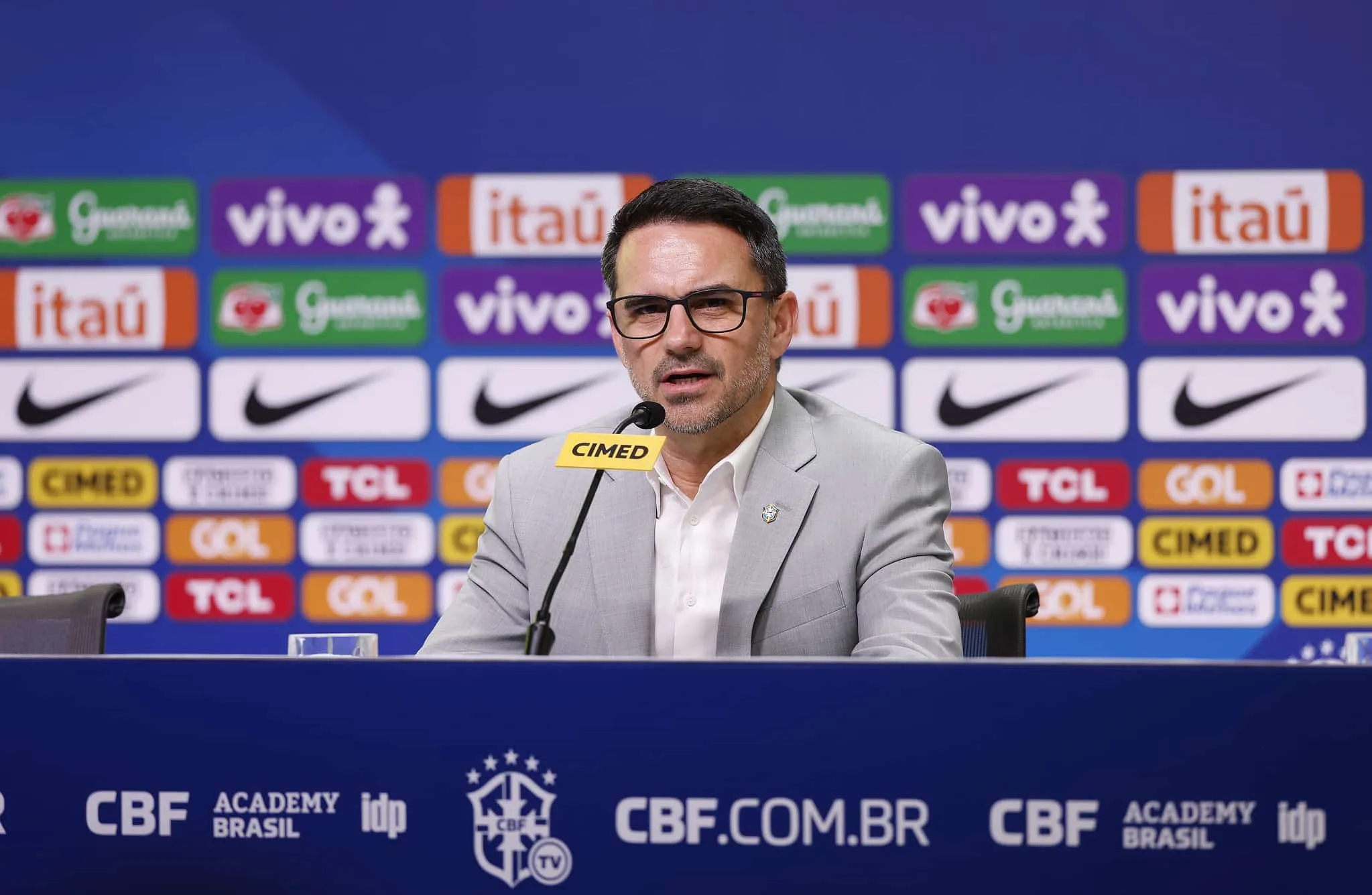Clube do Brasileir&atilde;o procura Rodrigo Caetano e dirigente define futuro