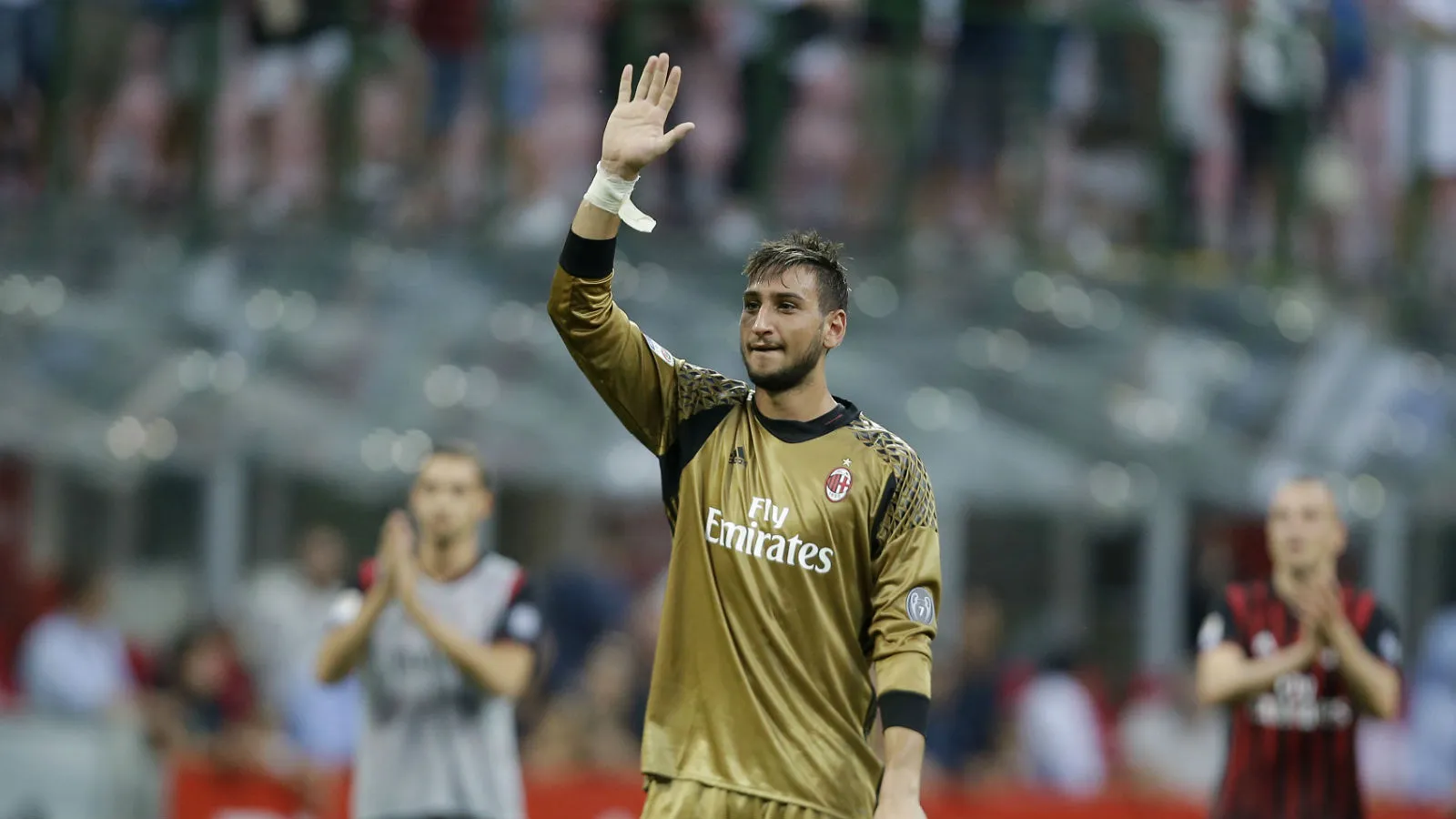 Montella: &ldquo;Donnarumma mostrou seu amor pelo clube, ele precisa do apoio da torcida&rdquo;