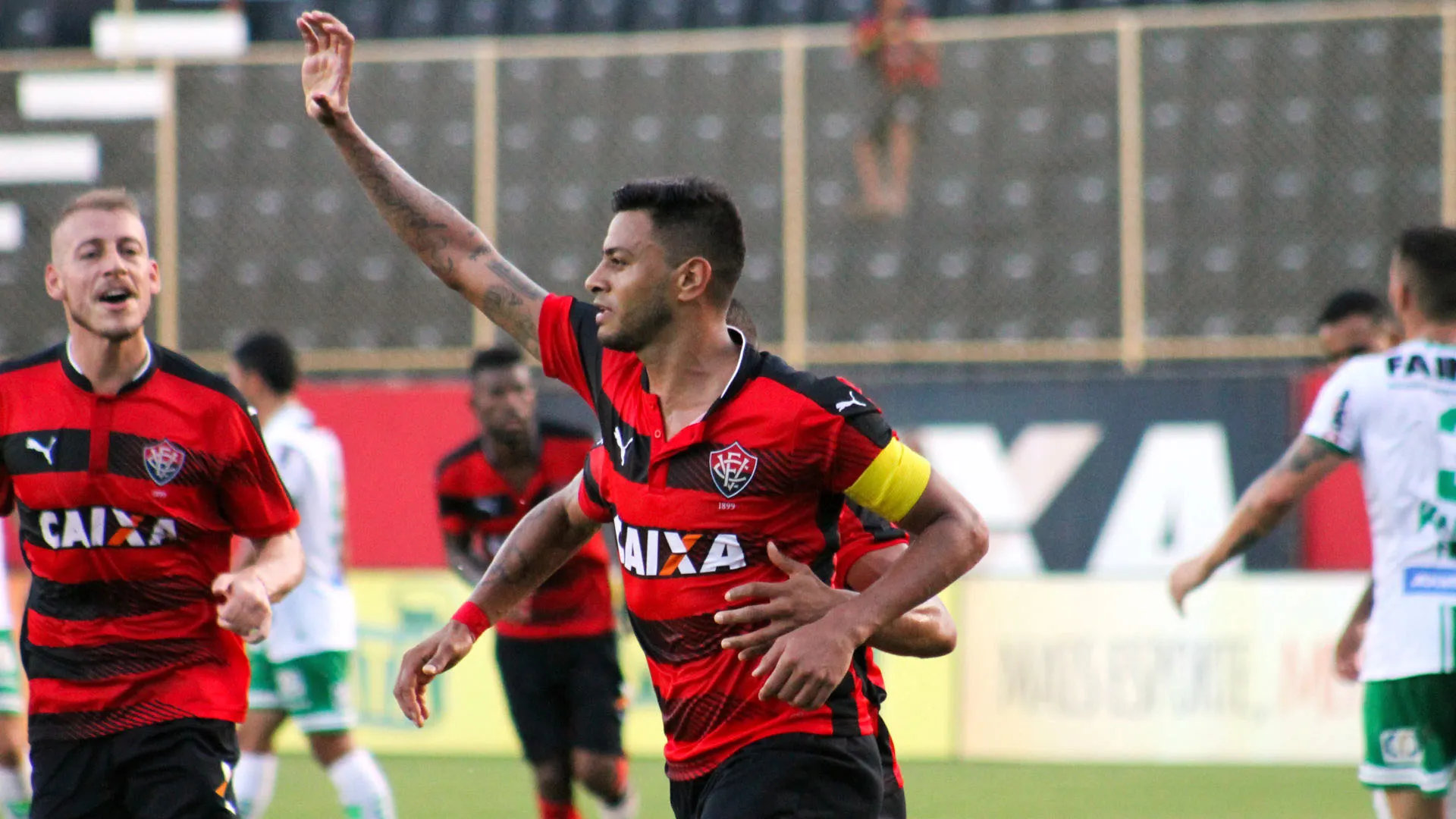 Cleiton Xavier &eacute; um dos destaques do Vit&oacute;ria (Foto: Vit&oacute;ria EC)