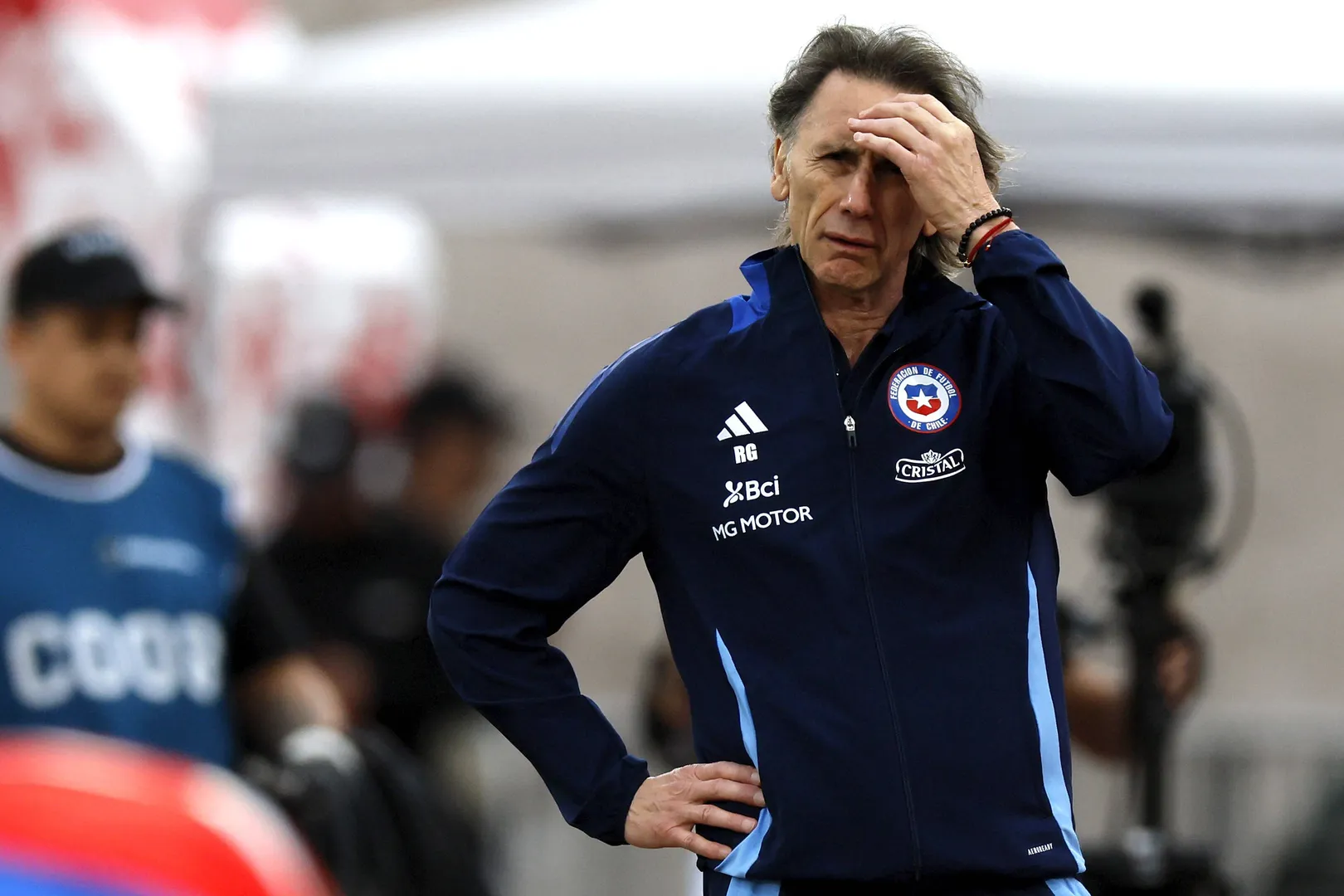 O t&eacute;cnico Ricardo Gareca durante partida da sele&ccedil;&atilde;o chilena