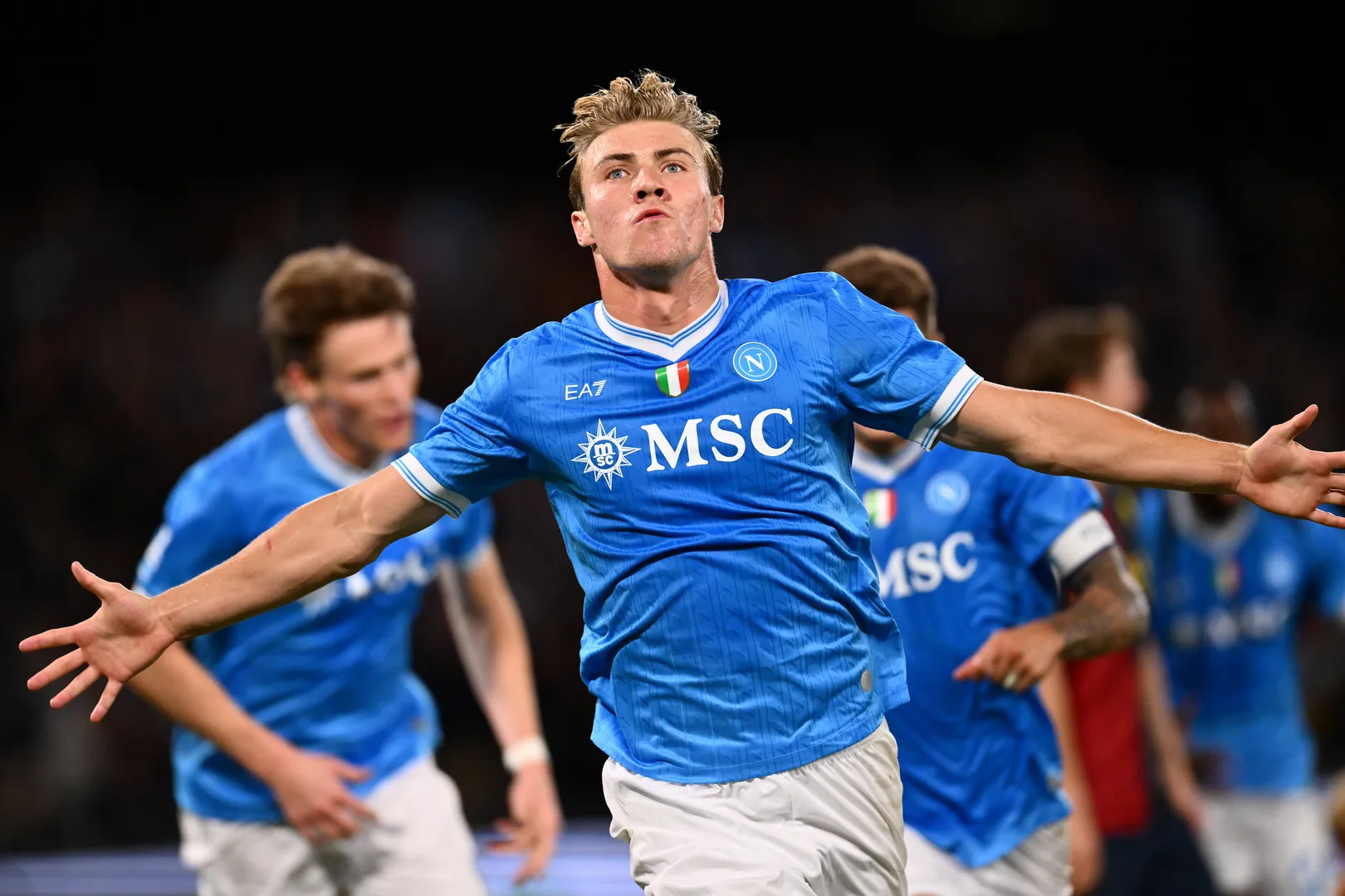 Rasmus Hojlund comemora gol da vit&oacute;ria do Napoli sobre Genoa (Foto: Imago)