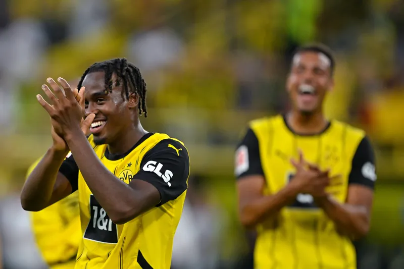 Gittens agradece apoio da torcida do Borussia