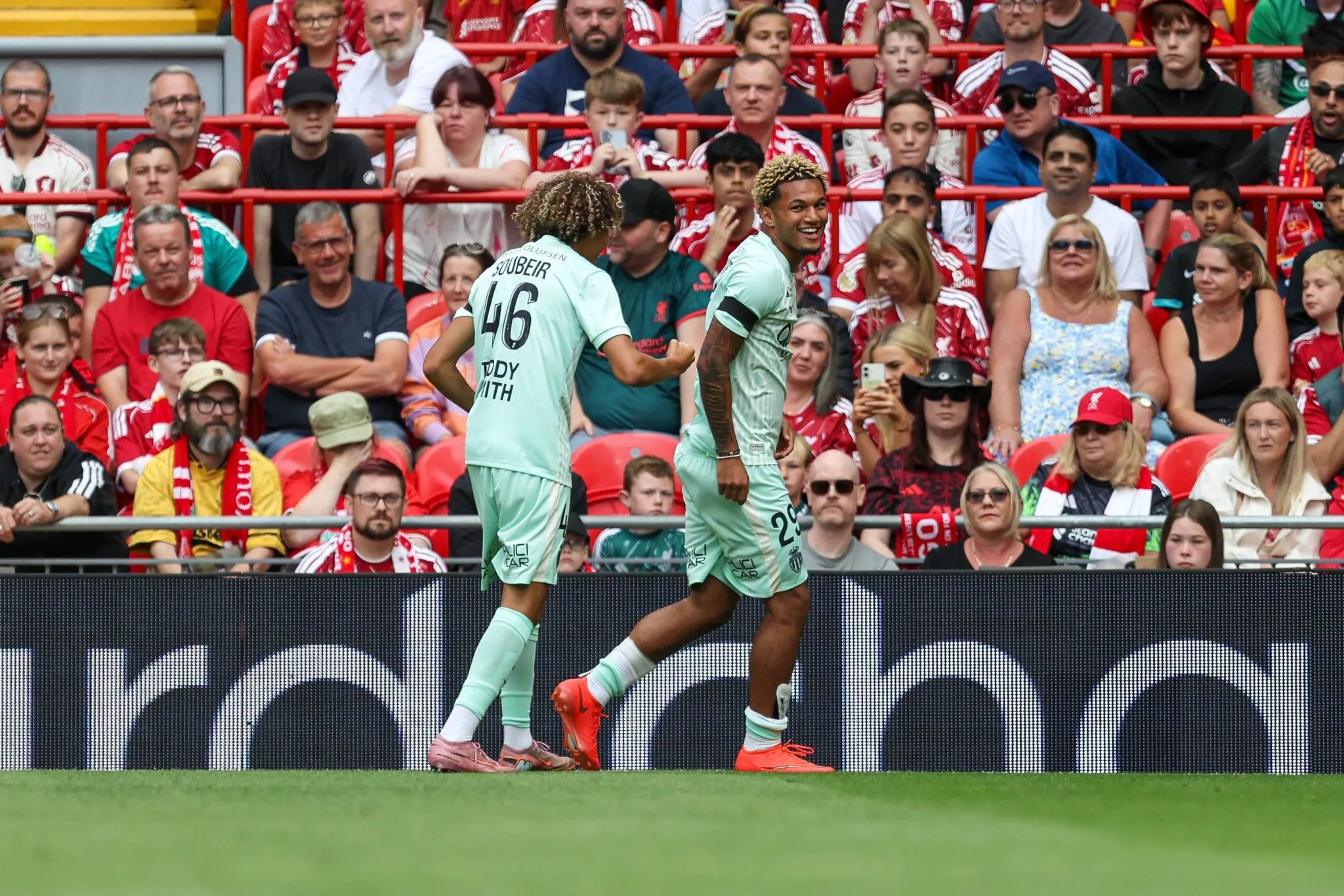 Paris Brunner comemora gol do Monaco sobre o Liverpool (Foto: Imago/Action Plus)