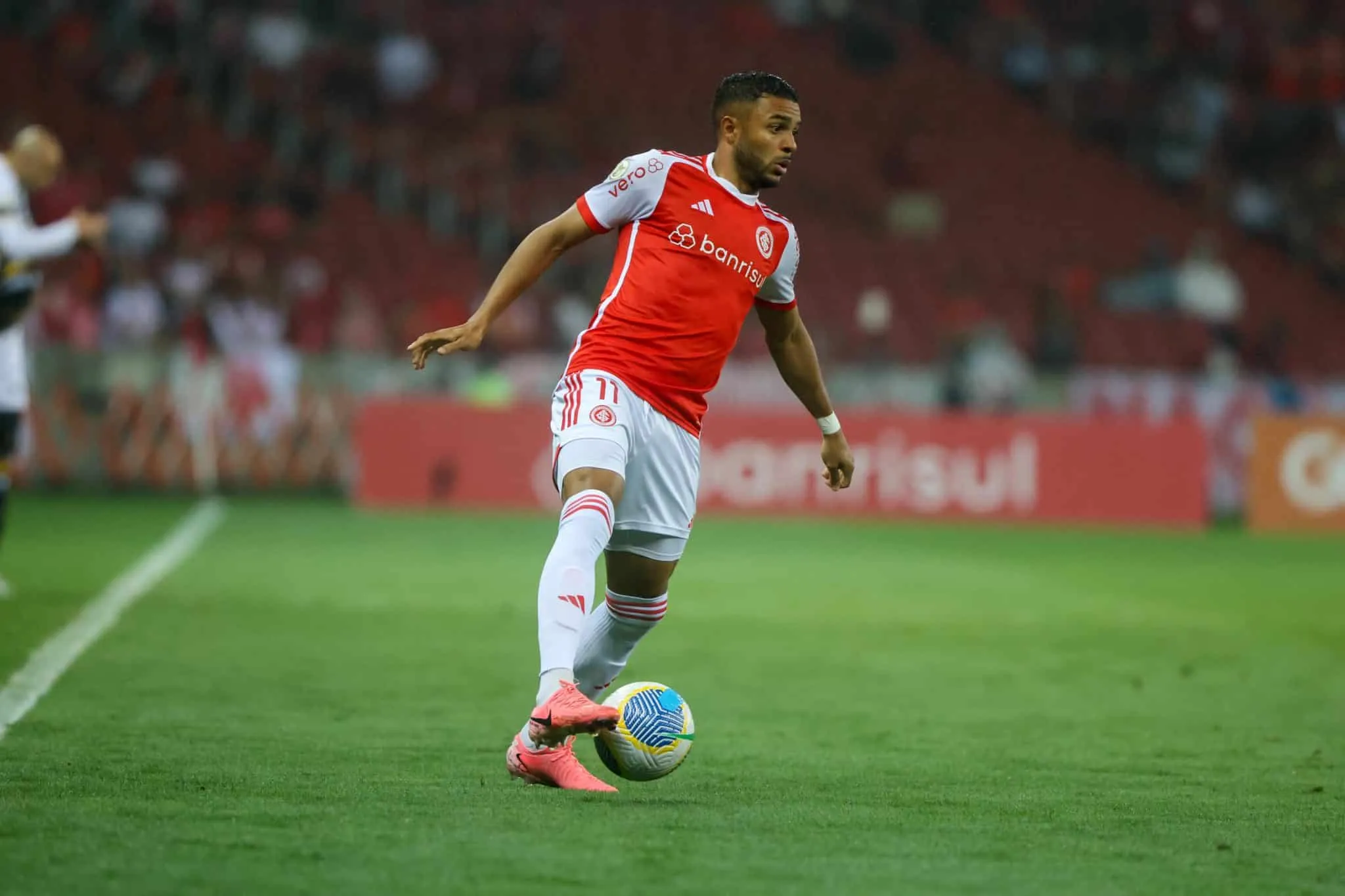Titular absoluto do Inter em 2023 ter&aacute; primeira chance com Roger Machado