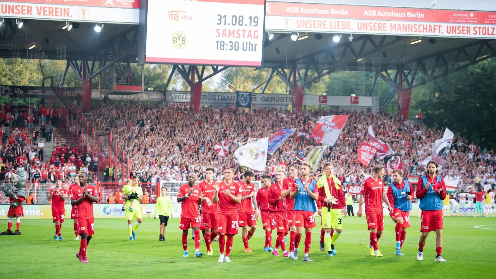 Estreia do Union Berlim na Bundesliga teve protesto, festa na arquibancada e goleada do RB Leipzig