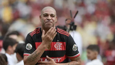 Voz do falecido pai e festa no Maracan&atilde;: Como foi a despedida de Adriano Imperador