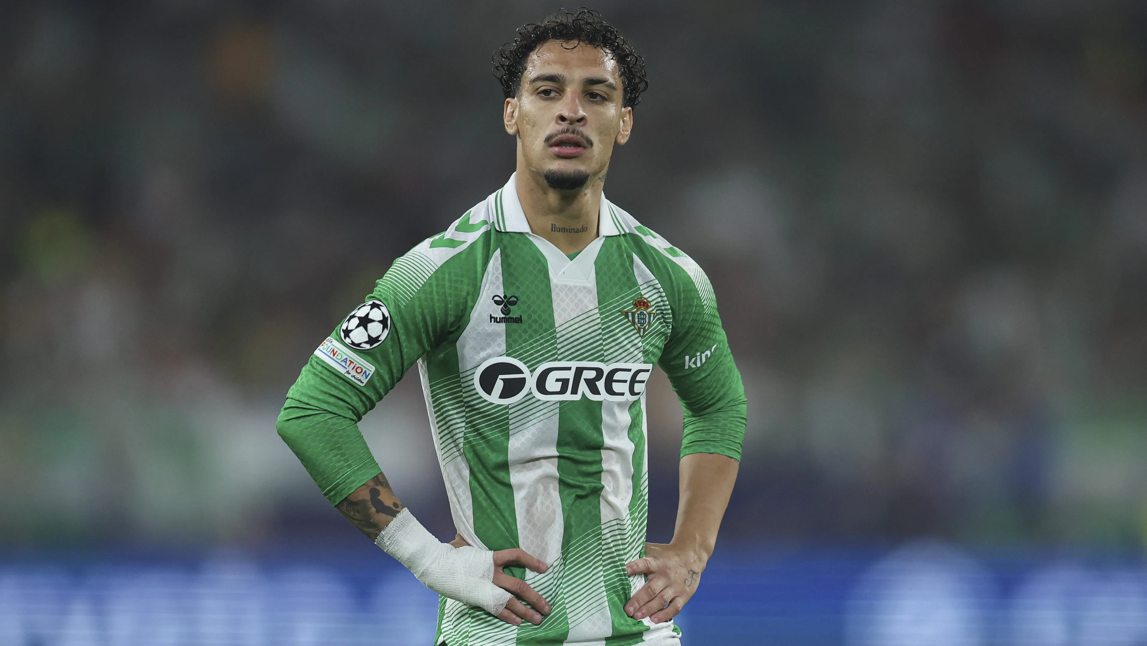 &lsquo;Sofre de ansiedade excessiva&rsquo;: T&eacute;cnico do Betis explica jejum de gols de Antony