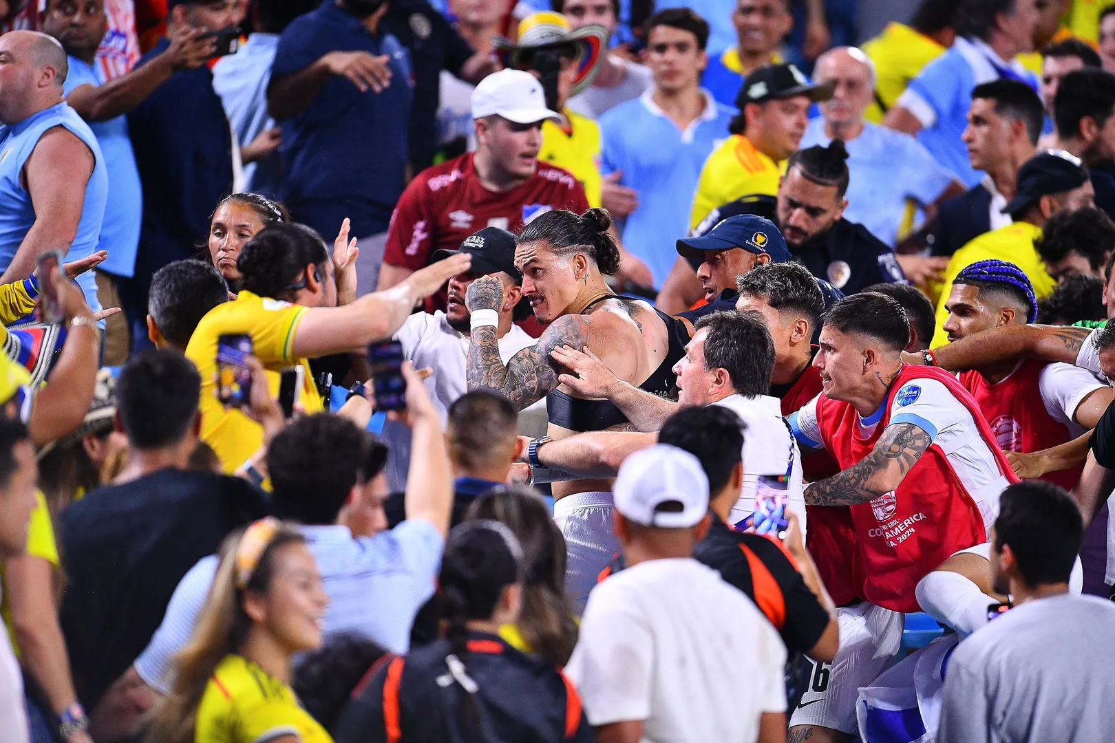 Darwin N&uacute;&ntilde;ez durante confus&atilde;o na Copa Am&eacute;rica. Foto: Imago