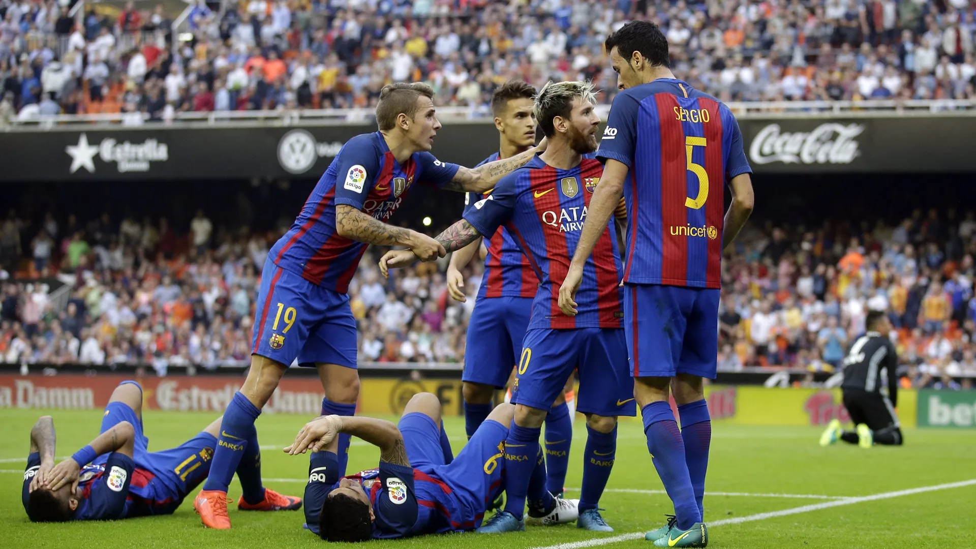 Garrafa de &aacute;gua vira troca de farpas entre La Liga e Barcelona