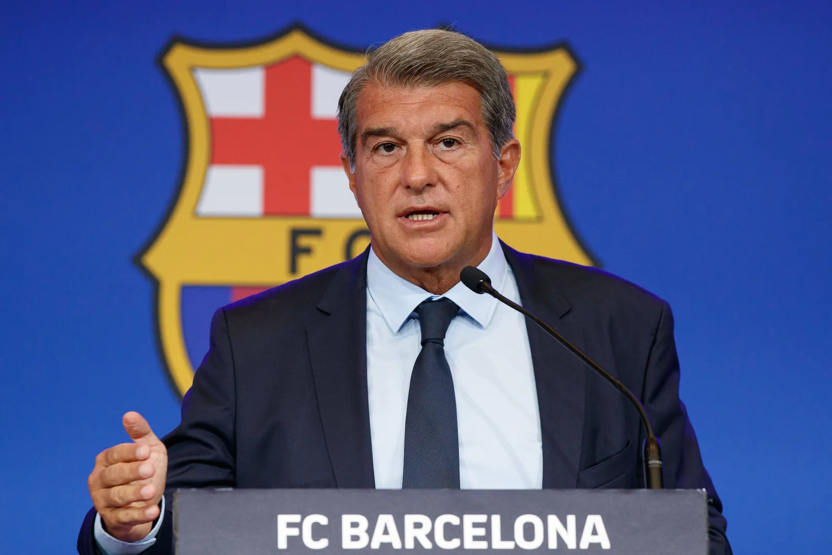 Presidente do Barcelona afirma que registros de Dani Olmo e Pau V&iacute;ctor est&atilde;o em conformidade com as regras financeiras de LaLiga