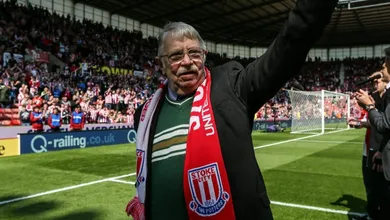 A maravilhosa hist&oacute;ria do roupeiro que se tornou &iacute;dolo do Stoke