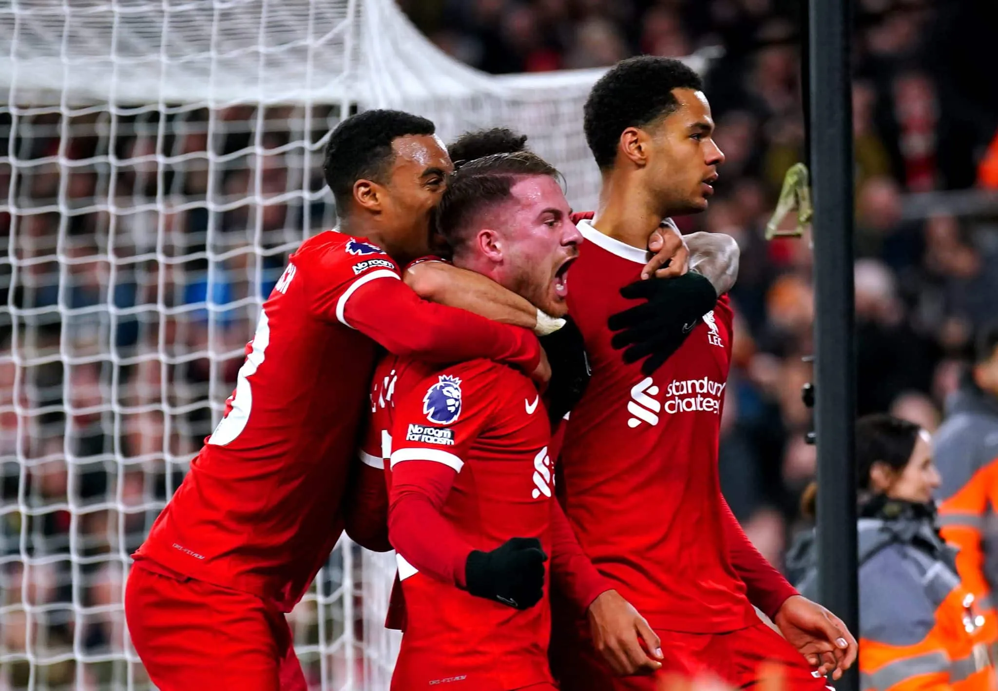 Antes de final, esfacelado Liverpool goleia Luton de virada e se mant&eacute;m firme na lideran&ccedil;a da Premier League