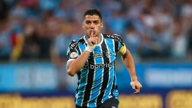 Su&aacute;rez decide em sua despedida da Arena do Gr&ecirc;mio, e estende agonia do Vasco para &uacute;ltima rodada