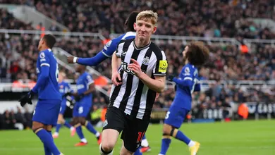 Newcastle sapeca o Chelsea em St. James&rsquo; Park em grande atua&ccedil;&atilde;o de Anthony Gordon