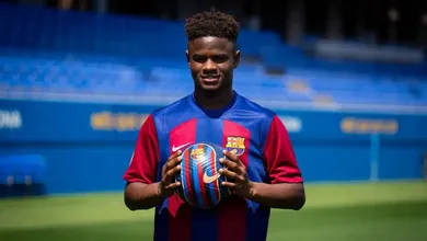 Porto negocia contrata&ccedil;&atilde;o de zagueiro do Barcelona com multa superior a R$ 2 bilh&otilde;es