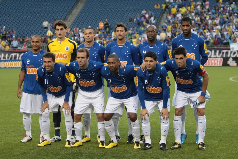 Henrique e Fabr&iacute;cio pelo Cruzeiro no Campeonato Brasileiro de 2010
