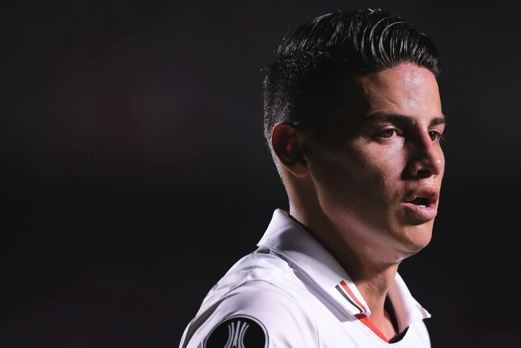 James sobra do banco pelo quarto jogo seguido e se aproxima de sa&iacute;da&nbsp;do&nbsp;S&atilde;o&nbsp;Paulo