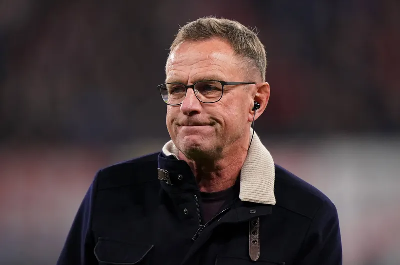 Antecessor de Ten Hag no United, Rangnick passou pouco tempo como t&eacute;cnico da equipe, e depois se dedicou a outras fun&ccedil;&otilde;es em cargos diferentes dentro do clube