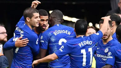 Chelsea teve trabalho contra o Fulham, mais competitivo com Ranieri