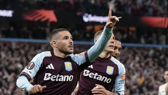 Um ano parado e quase sa&iacute;da: Her&oacute;i do Villa supera drama e devolve clube a uma final europeia