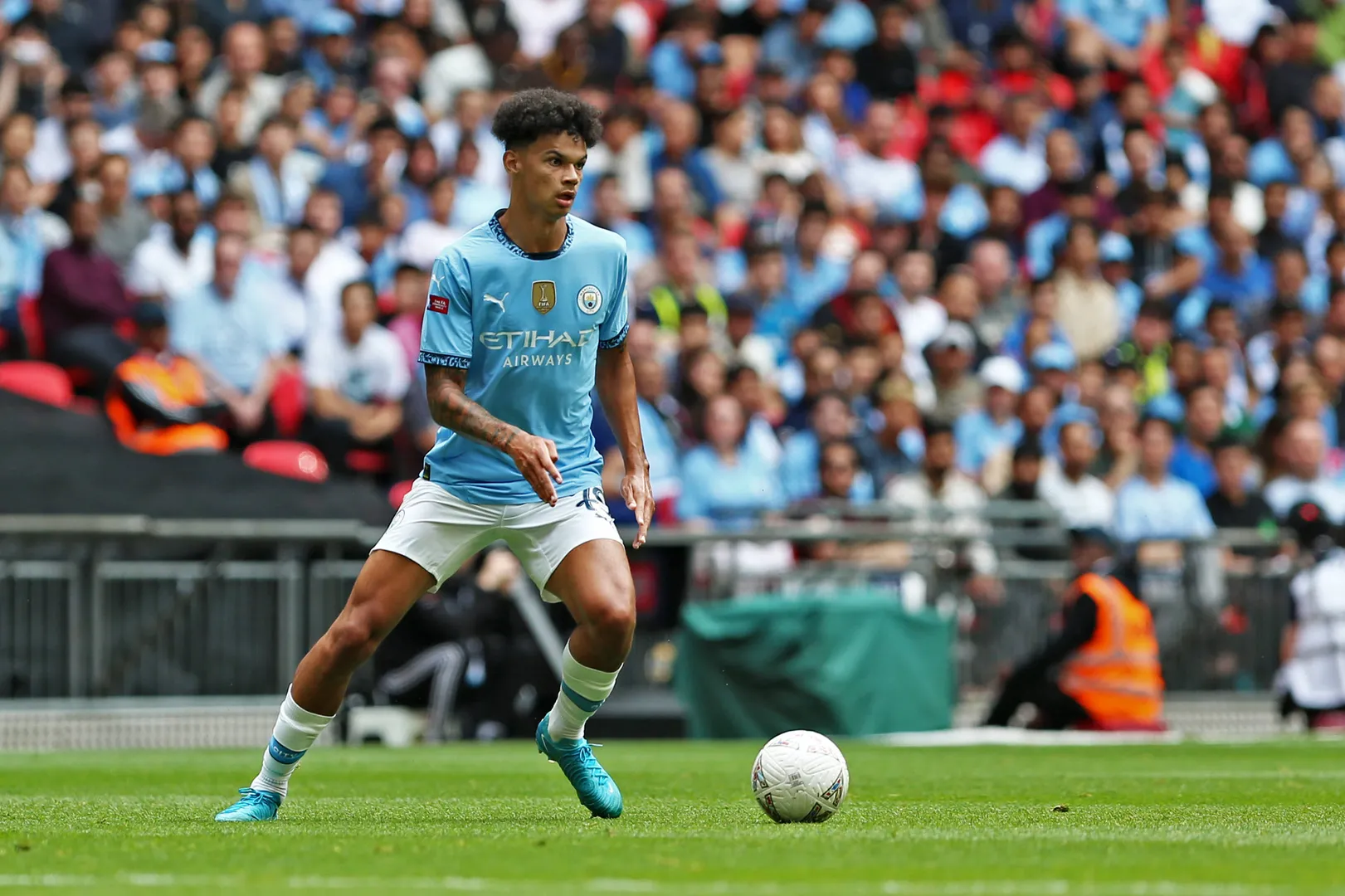 Nova joia do Manchester City chama aten&ccedil;&atilde;o do Chelsea, mas diretoria dos Citizens querem fazer diferente do que foi com Cole Palmer